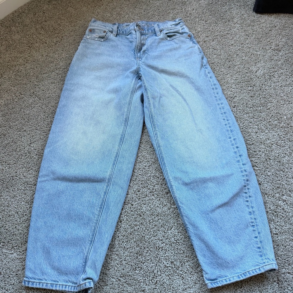 American Eagle Light Wash Barrel Jeans Size 0 - Picture 2 of 9